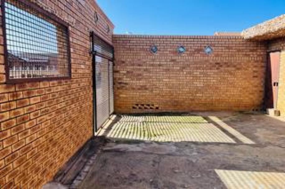 3 Bedroom House for Sale in Pimville Zone 6-3