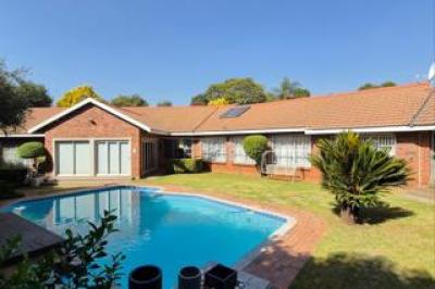 5 Bedroom House for Sale in Bedfordview