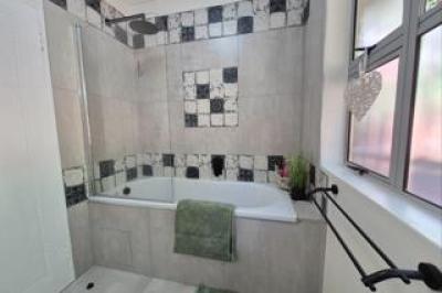 5 Bedroom House for Sale in Bedfordview-9