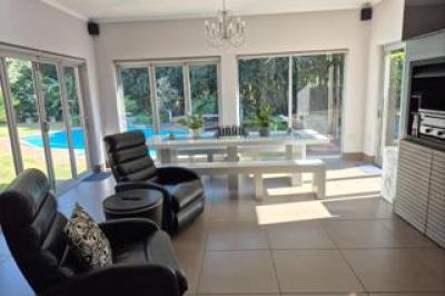 5 Bedroom House for Sale in Bedfordview-3