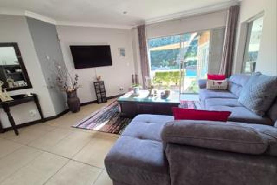 5 Bedroom House for Sale in Bedfordview-4