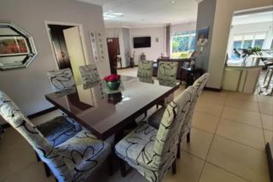 5 Bedroom House for Sale in Bedfordview-5