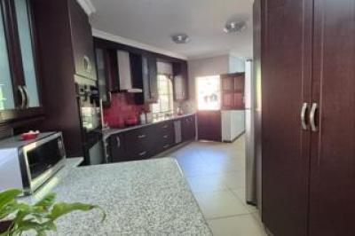 5 Bedroom House for Sale in Bedfordview-6