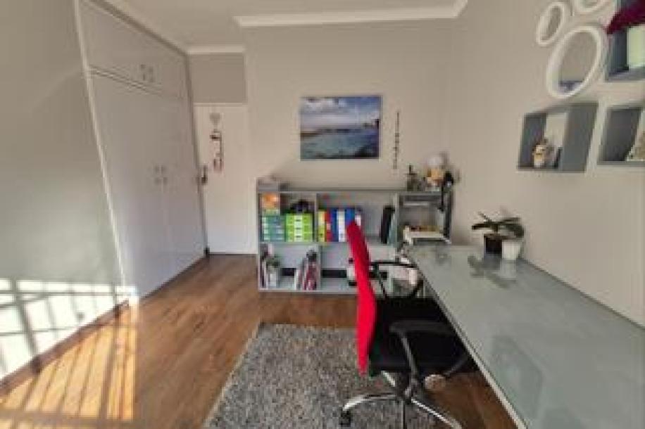 5 Bedroom House for Sale in Bedfordview-7