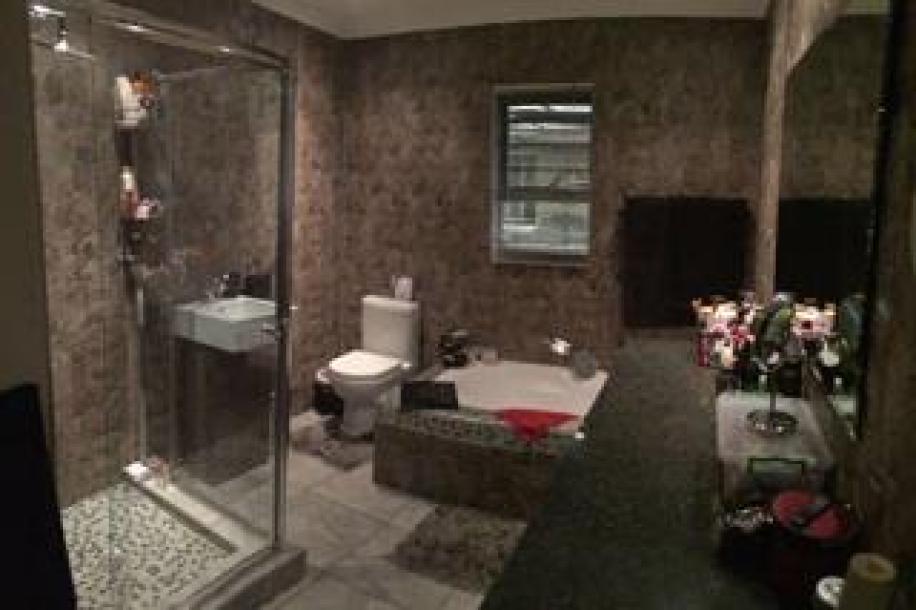 6 Bedroom House for Sale in Del Judor Ext 1-12