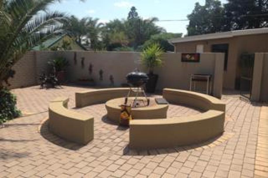 6 Bedroom House for Sale in Del Judor Ext 1-1