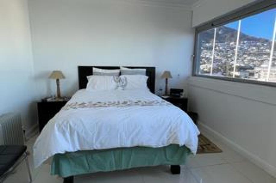 2 Bedroom Apartment / Flat to Rent in Sea Point-12