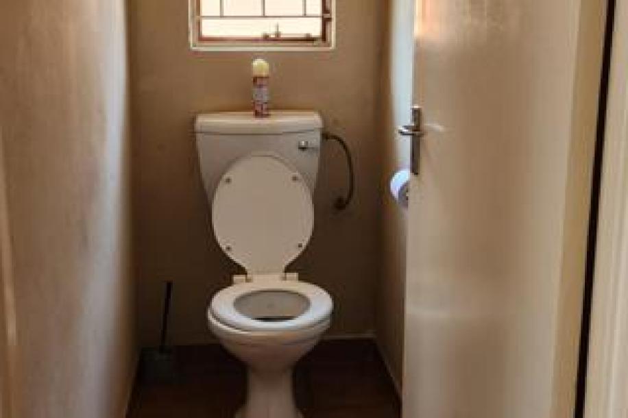 2 Bedroom House for Sale in Boitekong-8