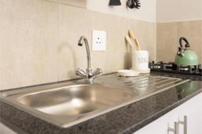 1 Bedroom Apartment / Flat to Rent in Kelvin-9