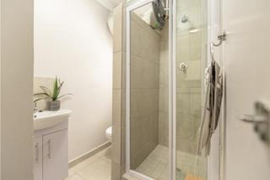 1 Bedroom Apartment / Flat to Rent in Kelvin-12