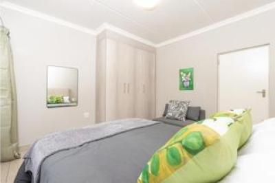 1 Bedroom Apartment / Flat to Rent in Kelvin-2