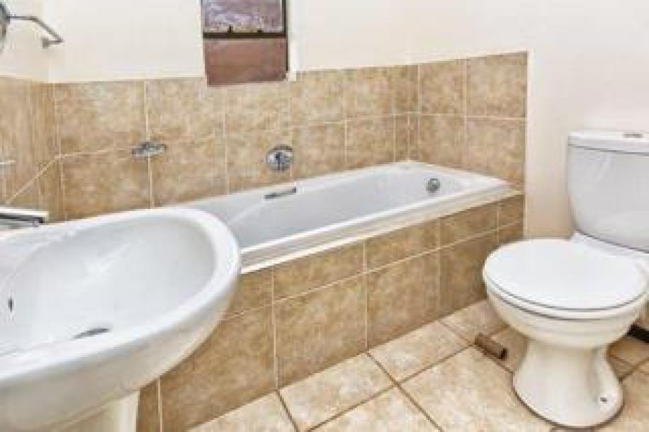 2 Bedroom Townhouse to Rent in Protea Glen-9