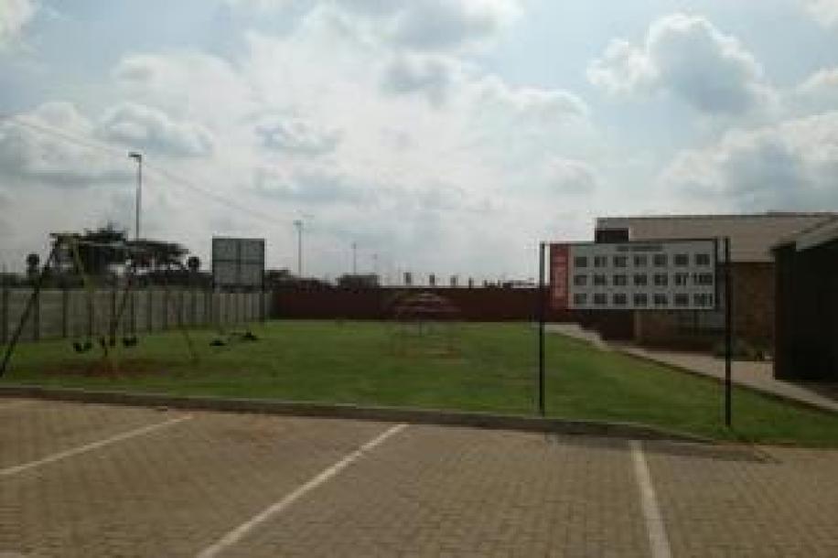 2 Bedroom Townhouse to Rent in Protea Glen-15