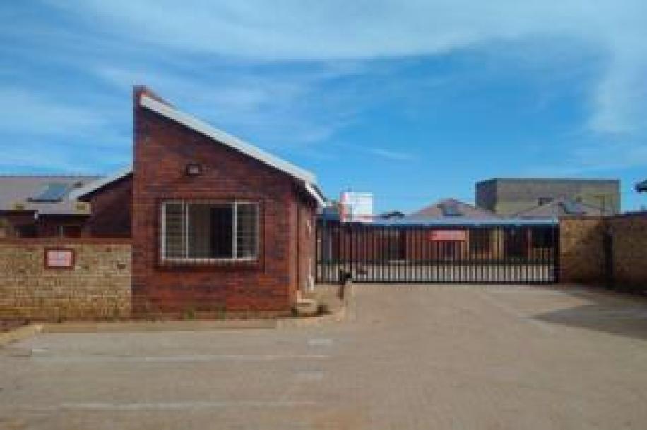 2 Bedroom Townhouse to Rent in Protea Glen-2