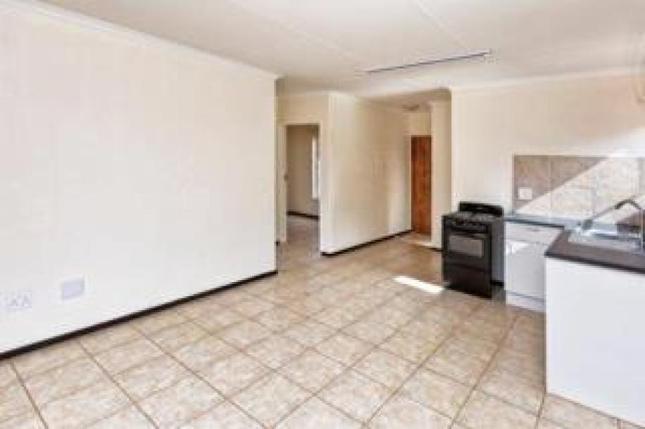 2 Bedroom Townhouse to Rent in Protea Glen-6