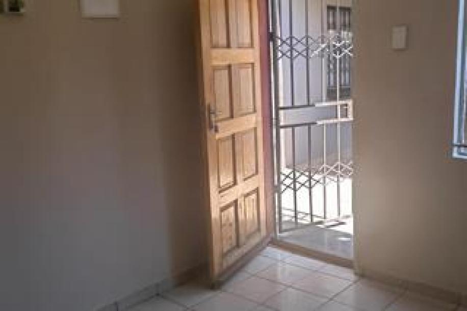1 Bedroom House to Rent in Protea Glen-3