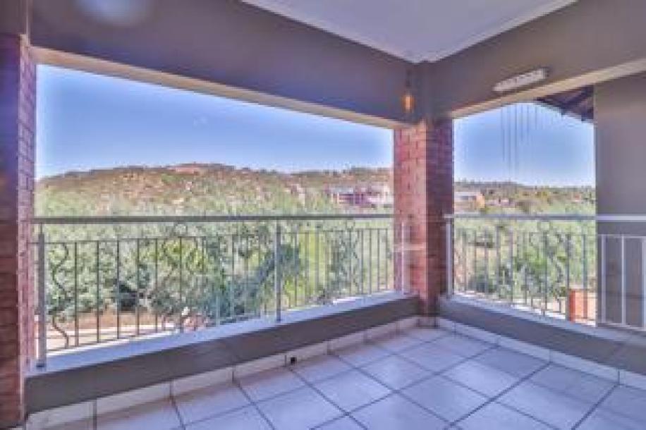 2 Bedroom Apartment / Flat to Rent in Glenvista-1