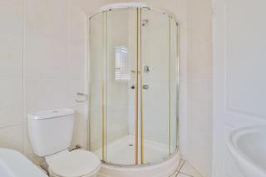 2 Bedroom Apartment / Flat to Rent in Glenvista-10