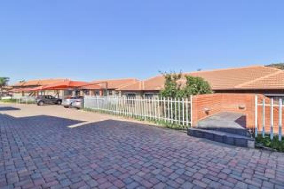 2 Bedroom Apartment / Flat to Rent in Glenvista-18