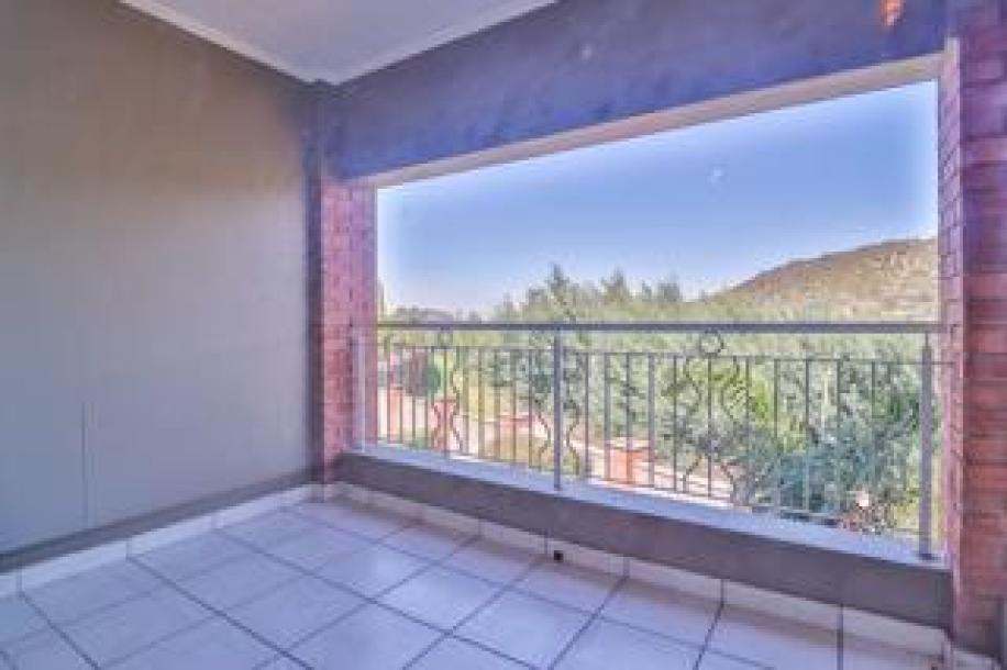 2 Bedroom Apartment / Flat to Rent in Glenvista-2