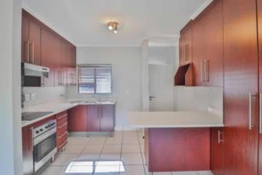 2 Bedroom Apartment / Flat to Rent in Glenvista-5