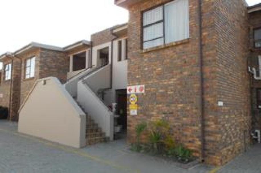 2 Bedroom Townhouse to Rent in New Redruth-1