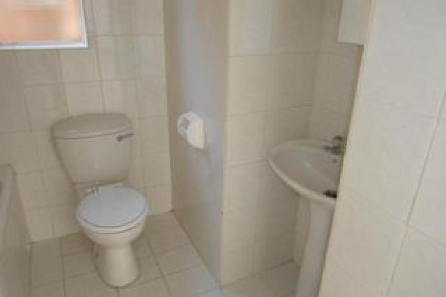 2 Bedroom Townhouse to Rent in New Redruth-4