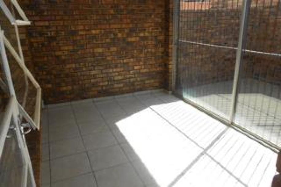 2 Bedroom Townhouse to Rent in New Redruth-8