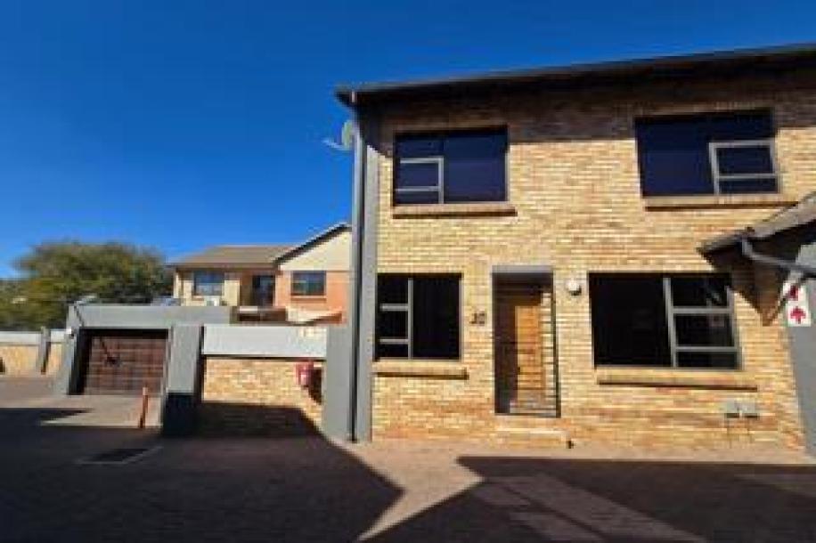 3 Bedroom Townhouse to Rent in Meyersdal-0