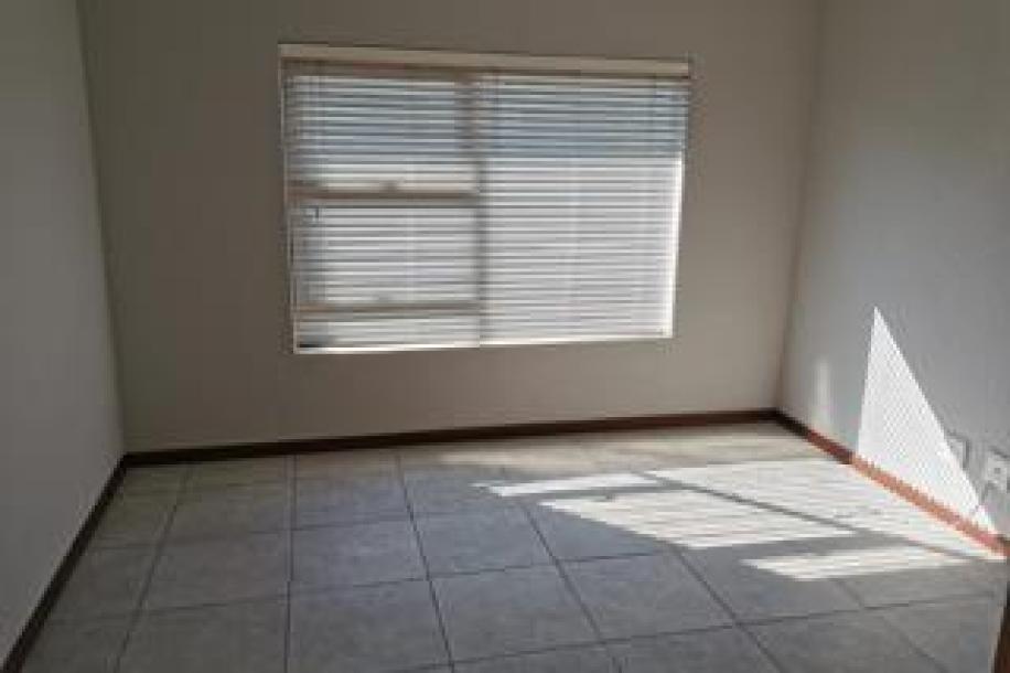 3 Bedroom Townhouse to Rent in Meyersdal-9