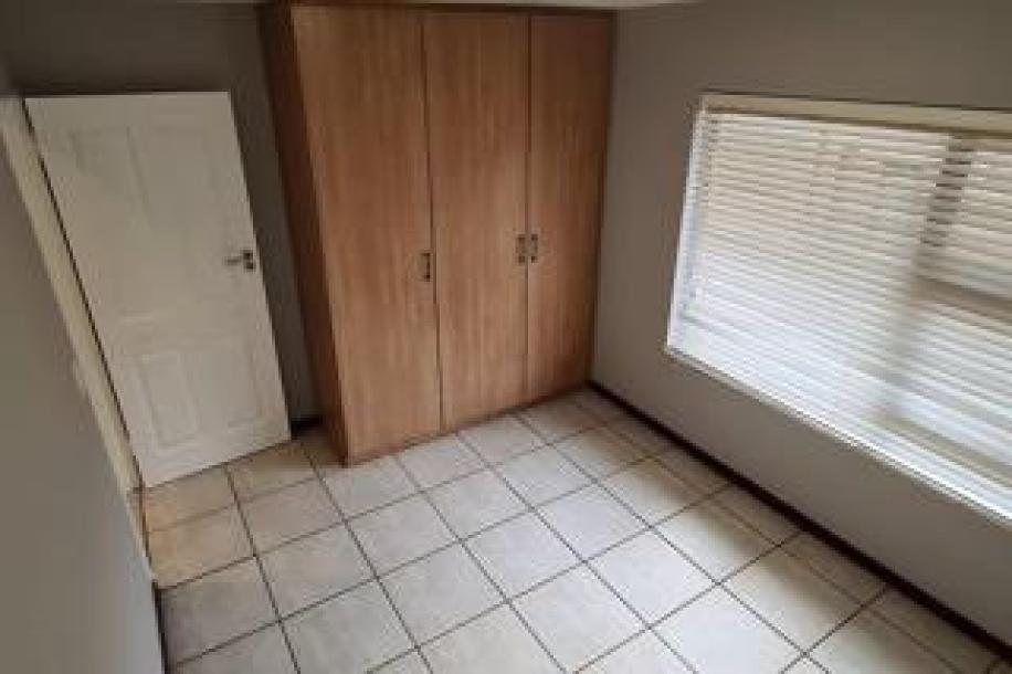 3 Bedroom Townhouse to Rent in Meyersdal-10