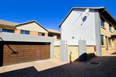 3 Bedroom Townhouse to Rent in Meyersdal-1