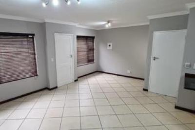 3 Bedroom Townhouse to Rent in Meyersdal-2