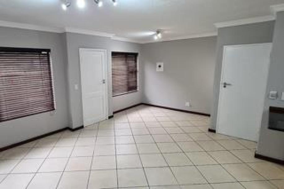 3 Bedroom Townhouse to Rent in Meyersdal-2