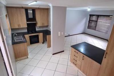 3 Bedroom Townhouse to Rent in Meyersdal-5