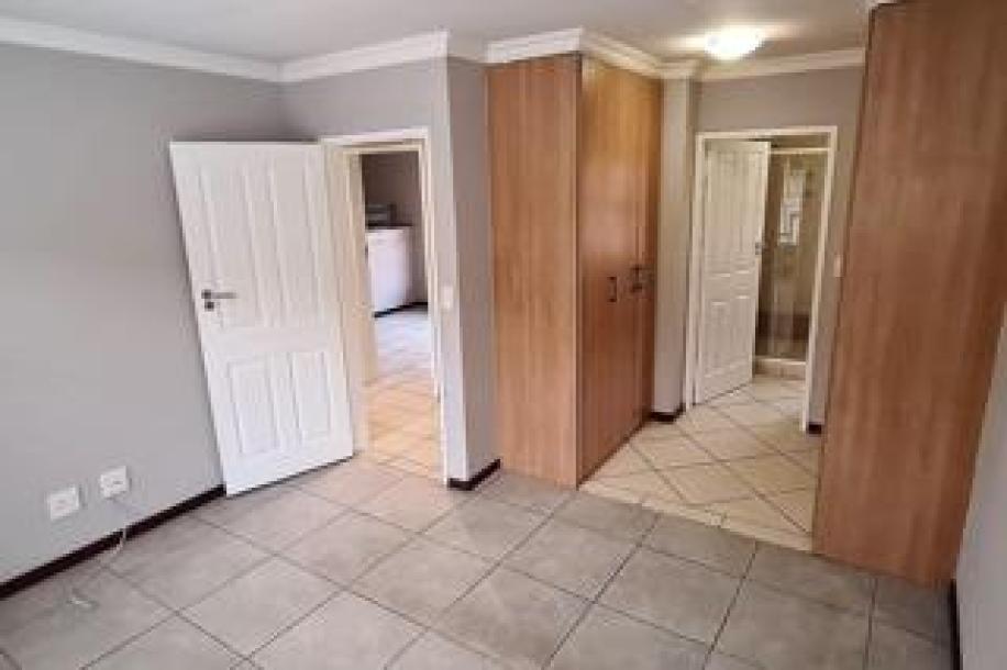 3 Bedroom Townhouse to Rent in Meyersdal-8