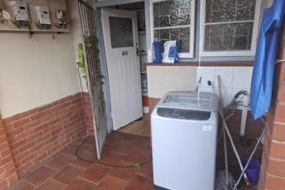 3 Bedroom Apartment / Flat to Rent in Glenwood-11
