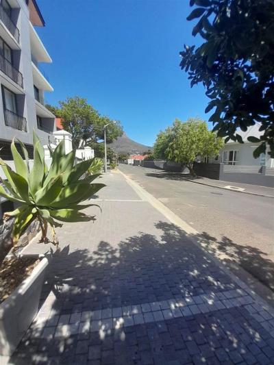 2 Bed Apartment in Vredehoek-2