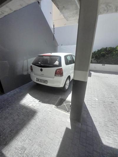 2 Bed Apartment in Vredehoek-3