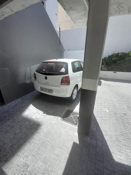2 Bed Apartment in Vredehoek-3