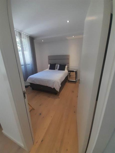 2 Bed Apartment in Vredehoek-8