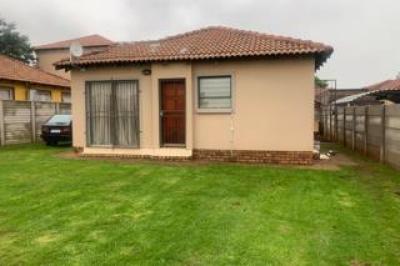 2 Bedroom House to Rent in Alveda