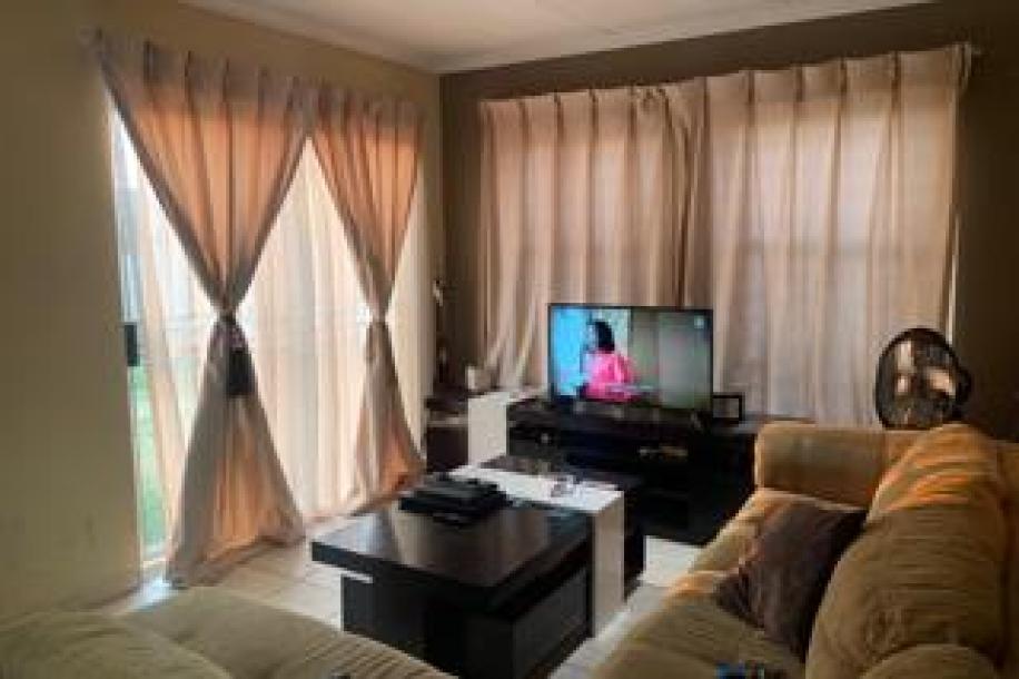 2 Bedroom House to Rent in Alveda-1