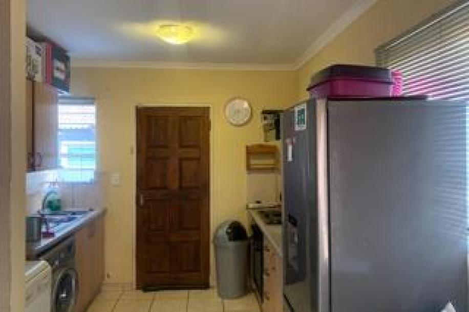 2 Bedroom House to Rent in Alveda-2