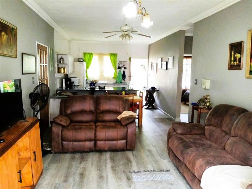 2 Bedroom Townhouse in Parys-11