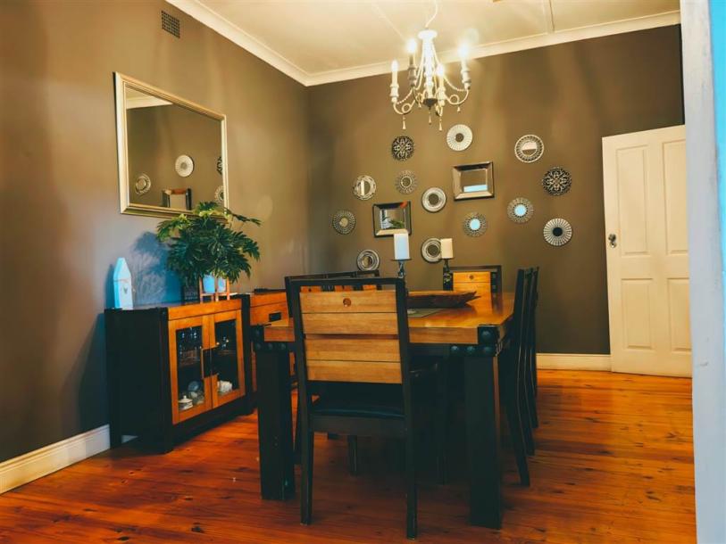 6 Bedroom House in Upington-9