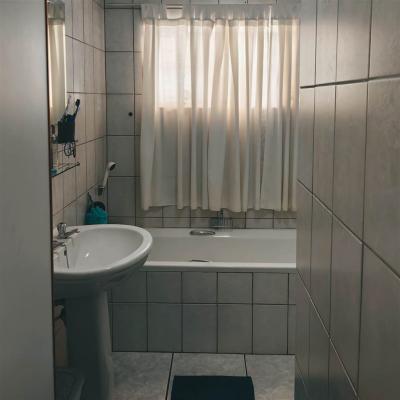 6 Bedroom House in Upington-17