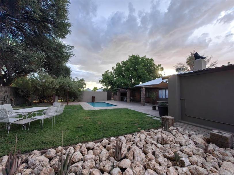 6 Bedroom House in Upington-1