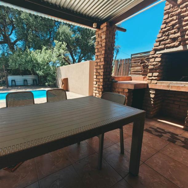 6 Bedroom House in Upington-19