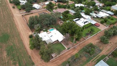 6 Bedroom House in Upington-3
